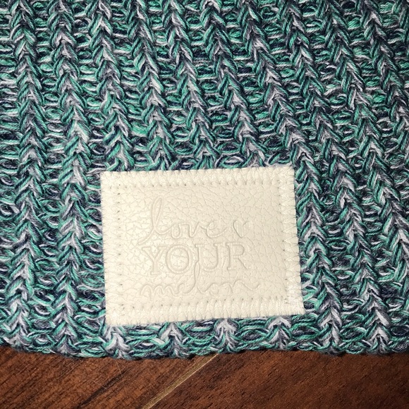 Love Your Melon teal blue Ribbed Beanie hat NWOT - Picture 3 of 4